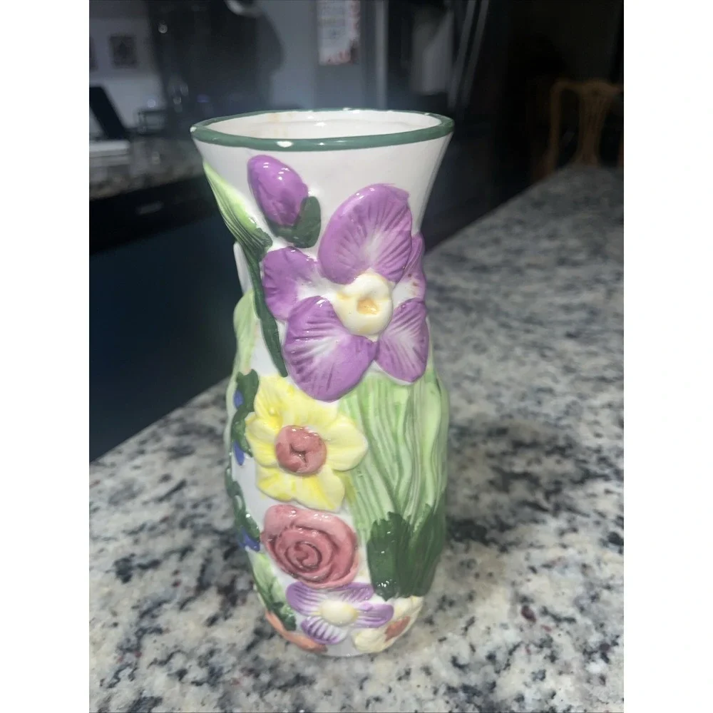 Vintage 18 daniel brand  3D Floral‎ Glazed Porcelain Vase